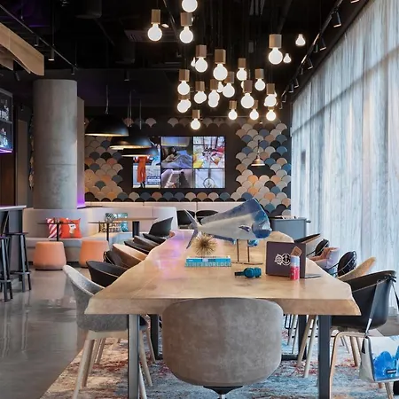 Moxy Hotel 3*