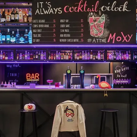 Отель Moxy