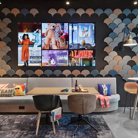 Готель Moxy 3*