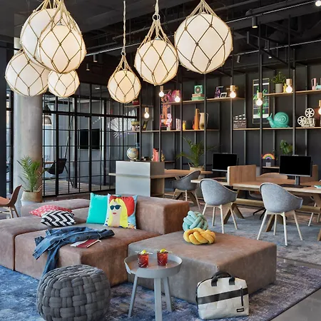 Moxy Hotel 3*