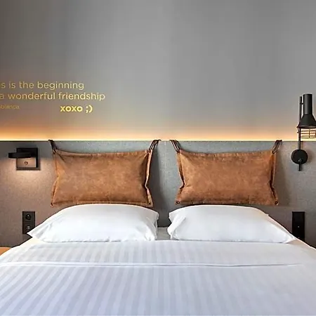 Moxy 3*