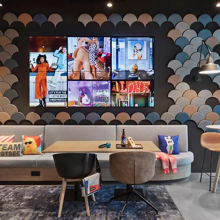 Moxy 3*
